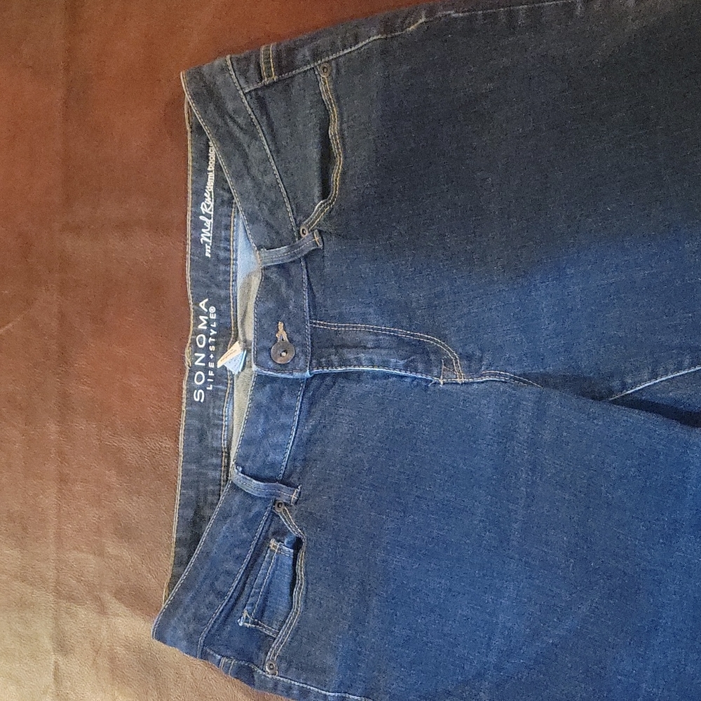 EUC!! Sonoma jeans - Life + Style - mid rise demi bootcut - 12 short